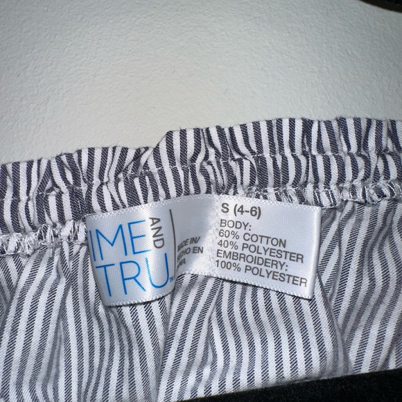 Time And Tru Embroidered 3/4 Sleeve Top Womens Blue Navy Size S Off The Shoulder - Picture 3 of 9